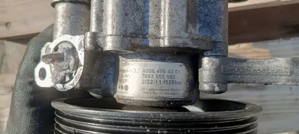 Servostyrningspump Mercedes R172 SLK 1.8 CGI A0064664301 image 3