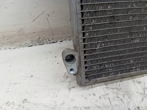 Mercedes-Benz A2045000154 AC-kondensaattori image 2