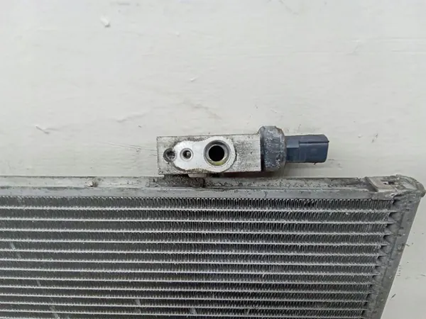 Mercedes-Benz A2045000154 AC-kondensaattori image 4