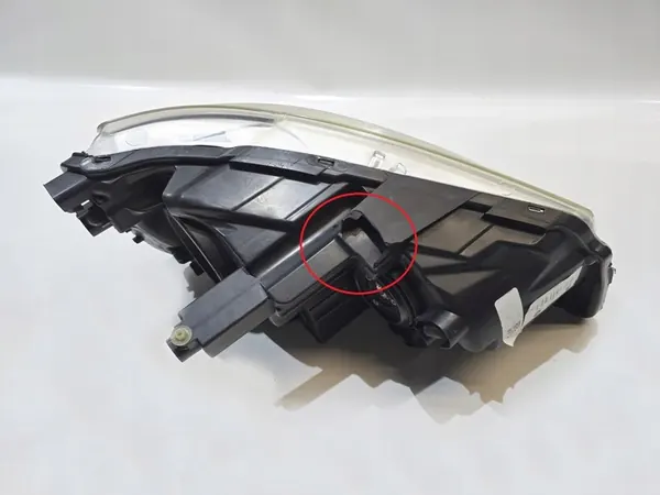 Farol Dianteiro Esquerdo Chrysler Voyager Town Country 05113337AE image 3