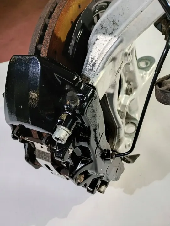 Etupää oikea pyöränkannatin OEM 670034831 Maserati Levante image 4