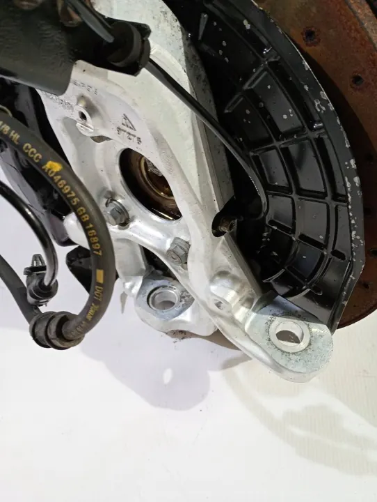 Etupää oikea pyöränkannatin OEM 670034831 Maserati Levante image 7