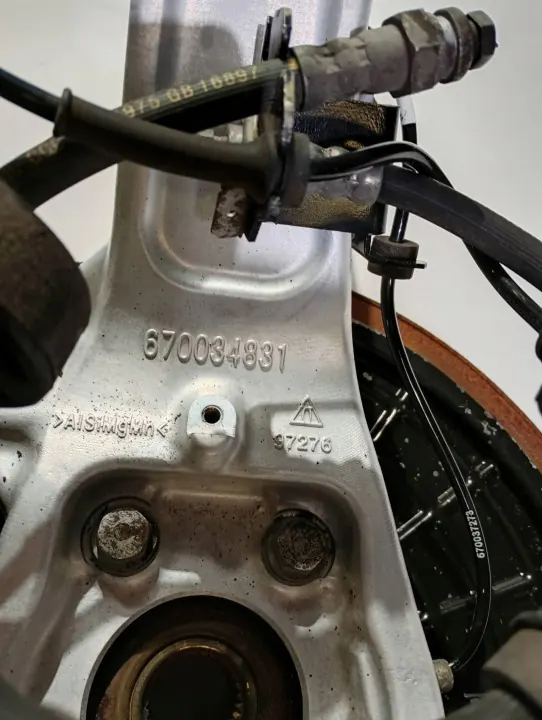 Etupää oikea pyöränkannatin OEM 670034831 Maserati Levante image 8