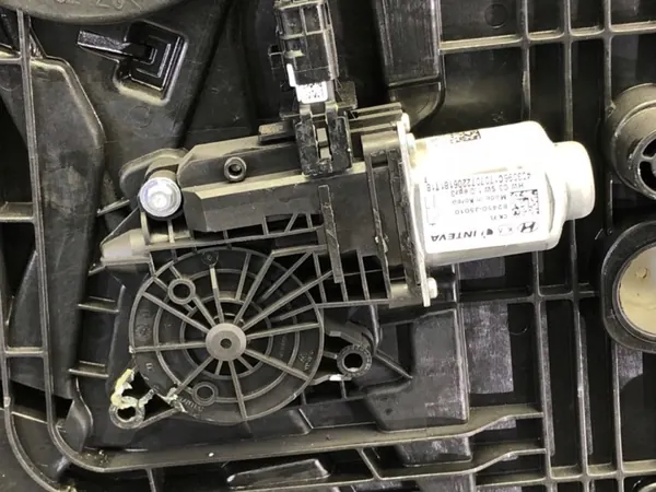 OEM 81310-J5000 Linker Frontfensterheber Kia Stinger image 3
