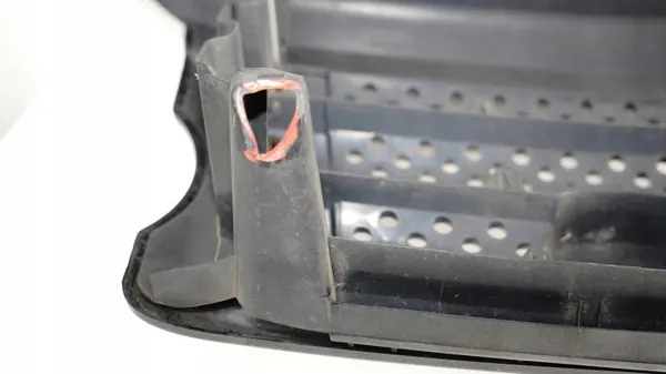 Puskurin ritilä OEM 360165919 Range Rover Sport L320:lle image 8