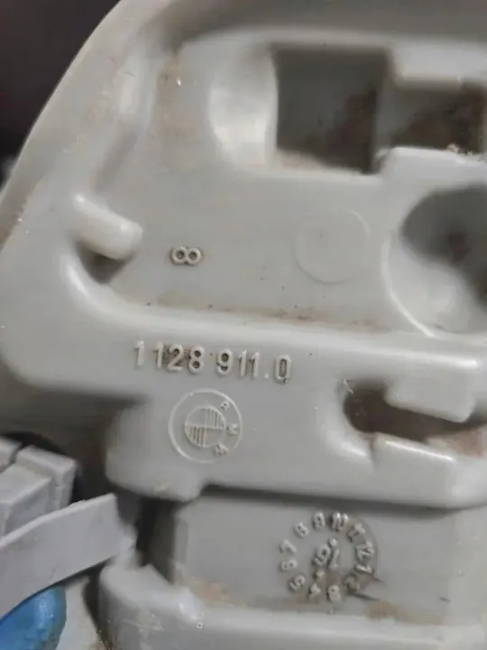 Mousse de coffre BMW 3 E30 OEM 11289110 - Occasion image 3