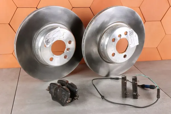 Conjunto discos e pastilhas dianteiros OEM 6860907 330x24mm image 2
