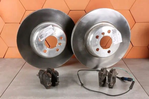 Conjunto discos e pastilhas dianteiros OEM 6860907 330x24mm image 3