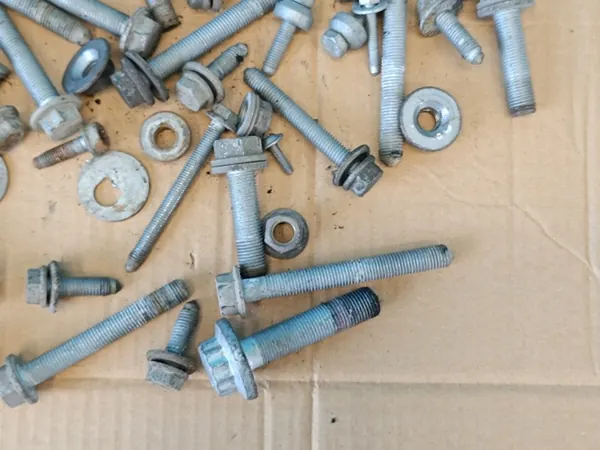 Tornillos suspensión OEM 3.9kg para VW Passat B8 1.5 TSI image 5