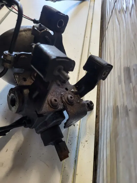 Distributeur Hydraulique Suspension Avant OEM Citroen C5 III X7 image 3