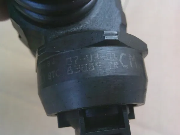 Bomba inyección Golf 5 2.0 TDI OEM 038130073BJ image 3