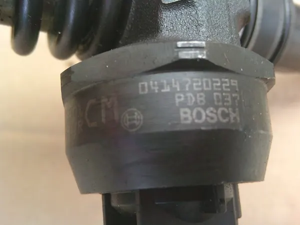 Bomba inyección Golf 5 2.0 TDI OEM 038130073BJ image 4