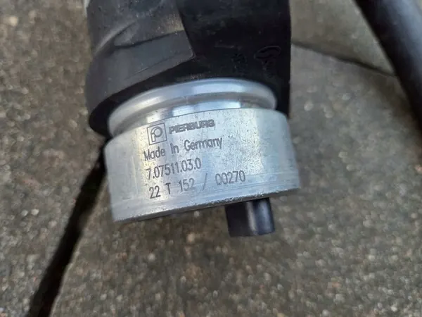AUDI Q5 SQ5 Extra Vattenpump 05L965567A image 4