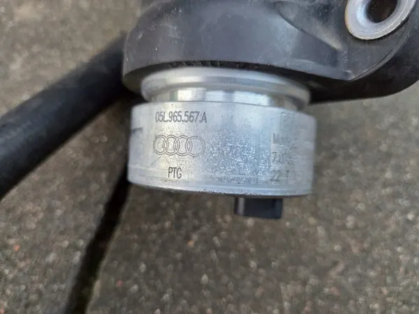 AUDI Q5 SQ5 Extra Vattenpump 05L965567A image 5