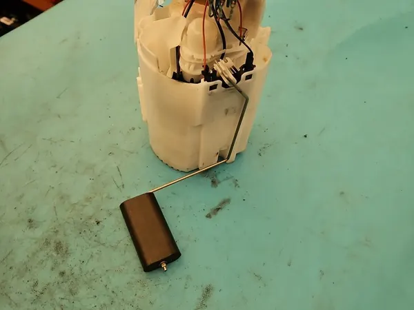 Brandstofpomp VW Tiguan II 1.5 TSI 5QN919051A image 6