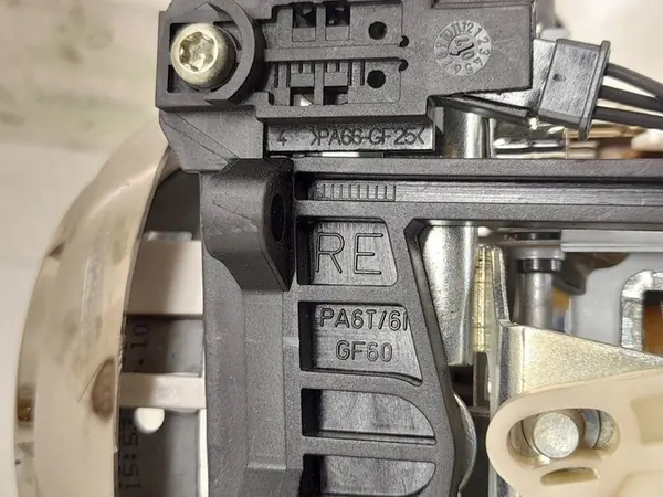 Mercedes-Benz C W204 Headlight Cover 2048209061 image 7