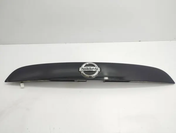 Nissan Juke I F15 Luz da placa traseira OEM 908681KR6A image 2