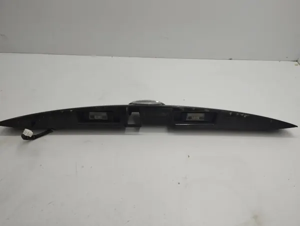 Nissan Juke I F15 Luz da placa traseira OEM 908681KR6A image 8