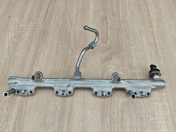 Sensor de riel de inyección OEM 8665633 para BMW 530i G30 image 5