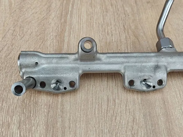 Sensor de riel de inyección OEM 8665633 para BMW 530i G30 image 6