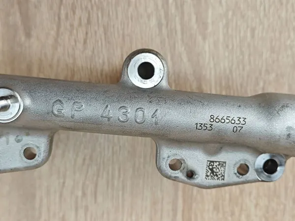 Sensor de riel de inyección OEM 8665633 para BMW 530i G30 image 9