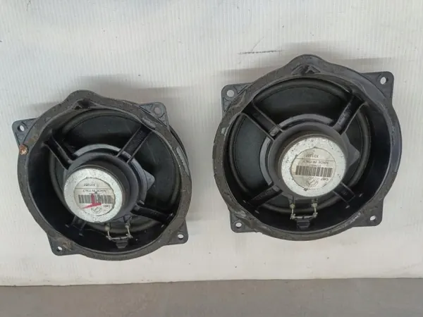 Altavoz puerta trasera Alfa Romeo 159 OEM 51786664 image 2