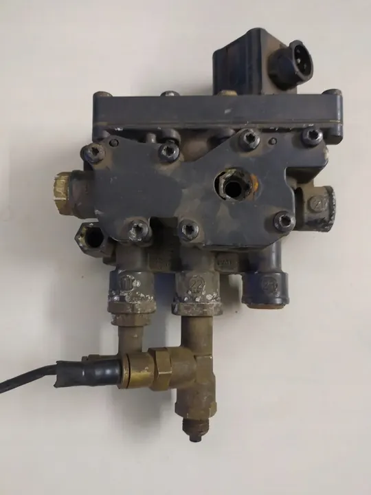 VANNE DE SUSPENSION AIR ECAS VOLVO WABCO image 1