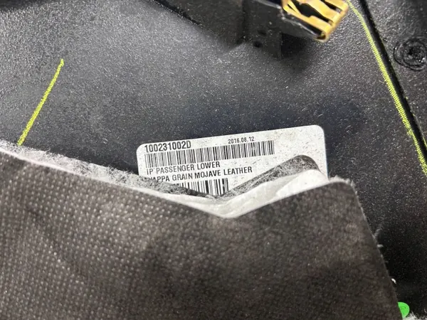 Tesla Model X Asbakpaneel OEM 100231002D image 9