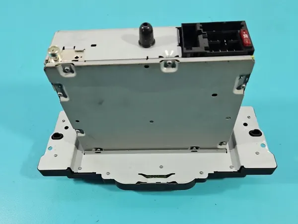 Alfa Romeo OEM 1560968770 Tehdasradio image 7