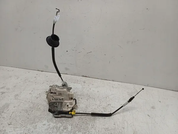 AUDI A4 B8 07- Höger Bakdörrslås 8K0839016C image 2