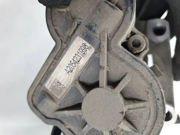 Mercedes C-luokka W205 2015 2.2 CDI Vasemman Takajarrusatula A2054231998-pp image 2