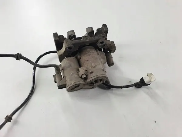 Mercedes C-luokka W205 2015 2.2 CDI Vasemman Takajarrusatula A2054231998-pp image 3