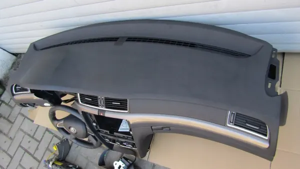 SKODA SUPERB 2 II LIFT dashboard met airbag image 3