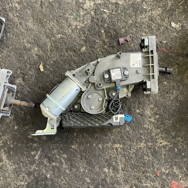 Mercedes W212 Bakluckeaktuator OEM A2128200442 image 10
