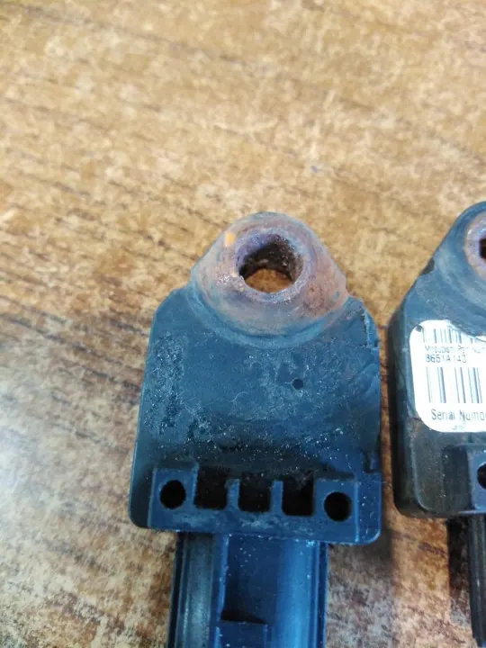 Sensor de impacto Mitsubishi OE 8651A143 - Usado image 3
