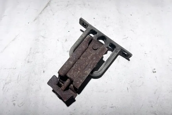 Suporte de escape BMW 8 (E31) 5.0L 1994 OEM 1723101 image 3