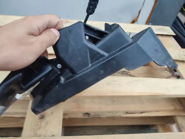 Framvänster Dörrlås Mercedes W204 A2047200335 image 6