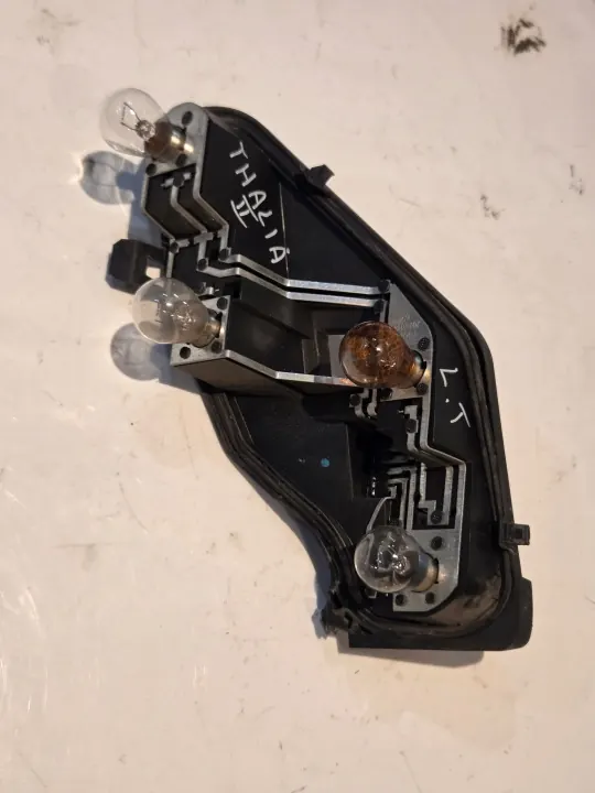 Douille d'ampoule arrière gauche Renault Thalia II OEM 20260850 image 2