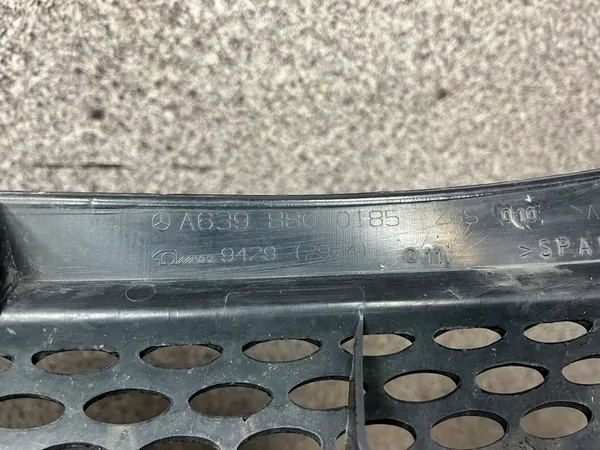 Framgrill kylarram Chrome Mercedes W639 Vito Viano OEM image 9