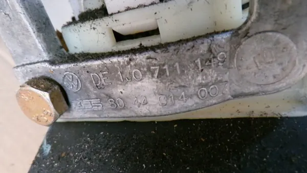 Selector de marchas Golf IV OEM 1J0711025G - Usado image 10