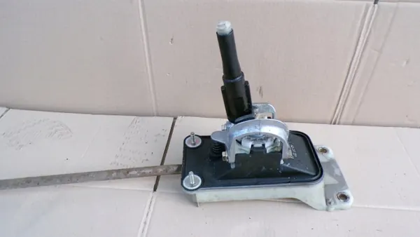 Selector de marchas Golf IV OEM 1J0711025G - Usado image 7