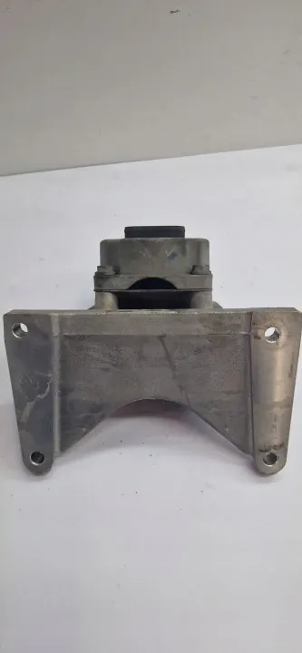 Versnellingsbaksteun Maserati Ghibli OEM 670038976 image 3