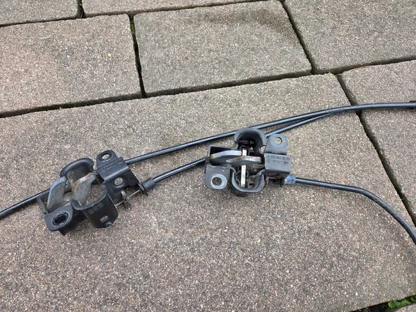 MERCEDES R-KLASA W251 Hood Locks A2198800060 A2518800059 image 2