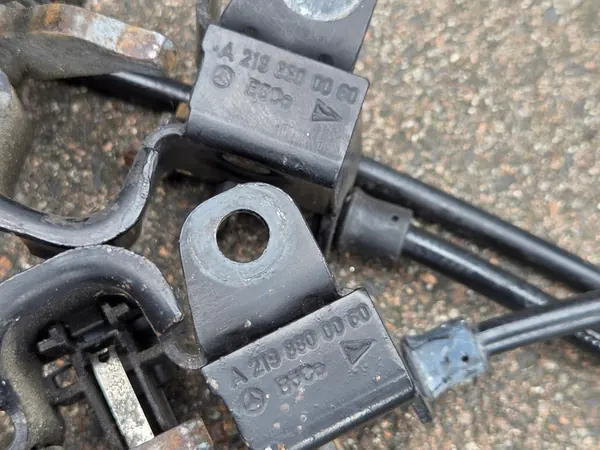 MERCEDES R-KLASA W251 Hood Locks A2198800060 A2518800059 image 6