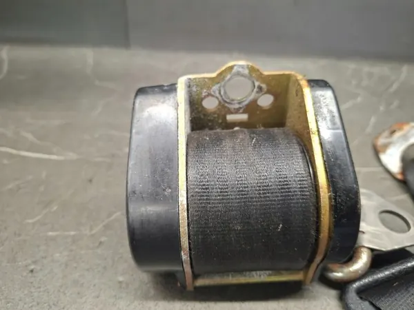 Turvavyö oikea taka OEM 1238601785 Mercedes W116 image 6