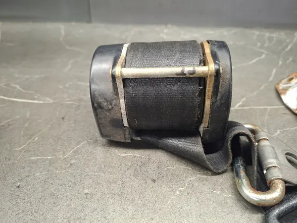 Turvavyö oikea taka OEM 1238601785 Mercedes W116 image 7