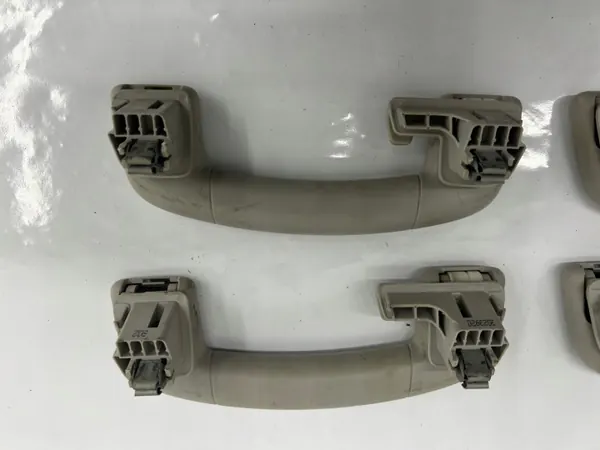 Poignées de Toit VW Passat B8 OEM 3G0857643B - Jeu Complet image 5