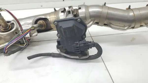 Downpipe com borboleta OEM 50885503 para Renault Clio 4 RS Trophy image 6