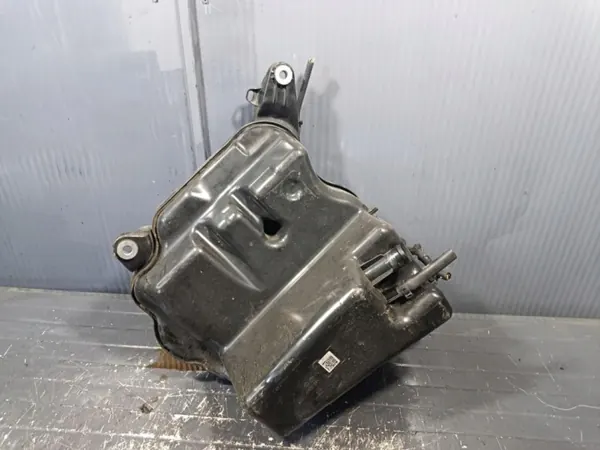 Réservoir AdBlue Audi A6 C8 Avant OEM 4K0131878M image 2