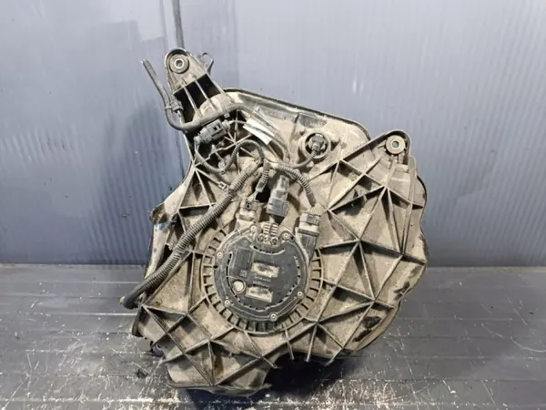 Réservoir AdBlue Audi A6 C8 Avant OEM 4K0131878M image 3